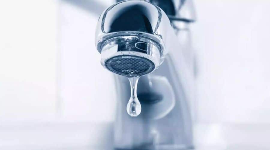 Leaky faucet maintenance: dripping faucet